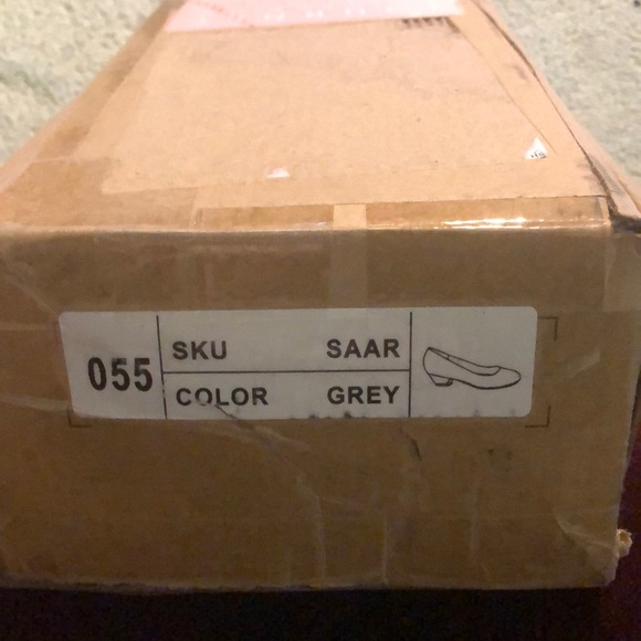 Journee Collection SAAR Grey Beige Nude Pumps SZ:5.5 - Picture 2 of 7